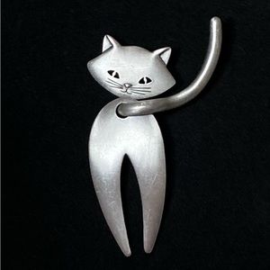 Vintage JJ’s … Bottoms up swinging body cat pin